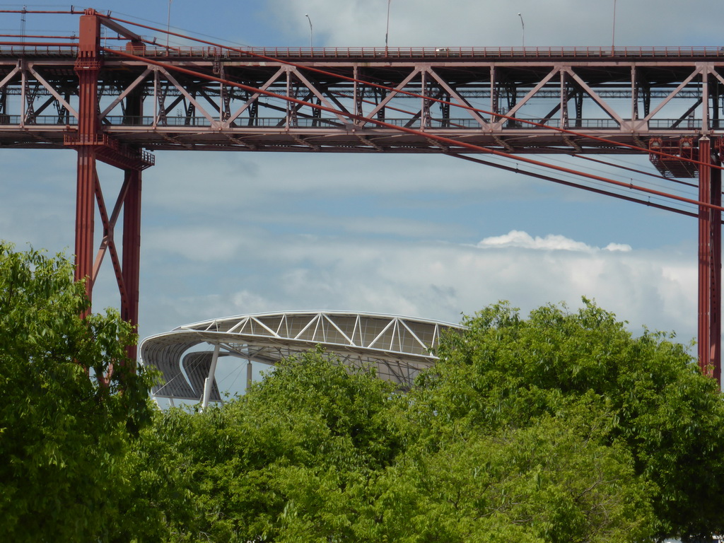 The Ponte 25 de Abril bridge and the top of a stage, viewed from the sightseeing bus