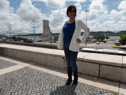 Miaomiao at the Belém Cultural Center, with a view on the Padrão dos Descobrimentos monument and the Ponte 25 de Abril bridge over the Rio Tejo river