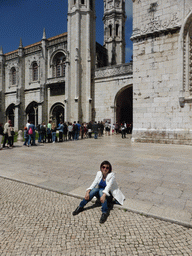 Miaomiao in front of the Jerónimos Monastery