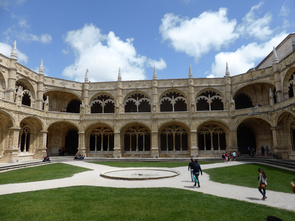 Central square of the Cloister at the Jerónimos Monastery