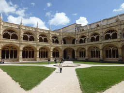 Miaomiao at the central square of the Cloister at the Jerónimos Monastery