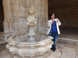 Miaomiao with a fountain in one of the corners of the central square of the Cloister at the Jerónimos Monastery