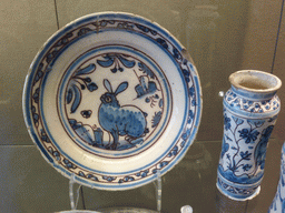 Porcelain plate and vase at the second floor of the Museu Nacional de Arte Antiga museum