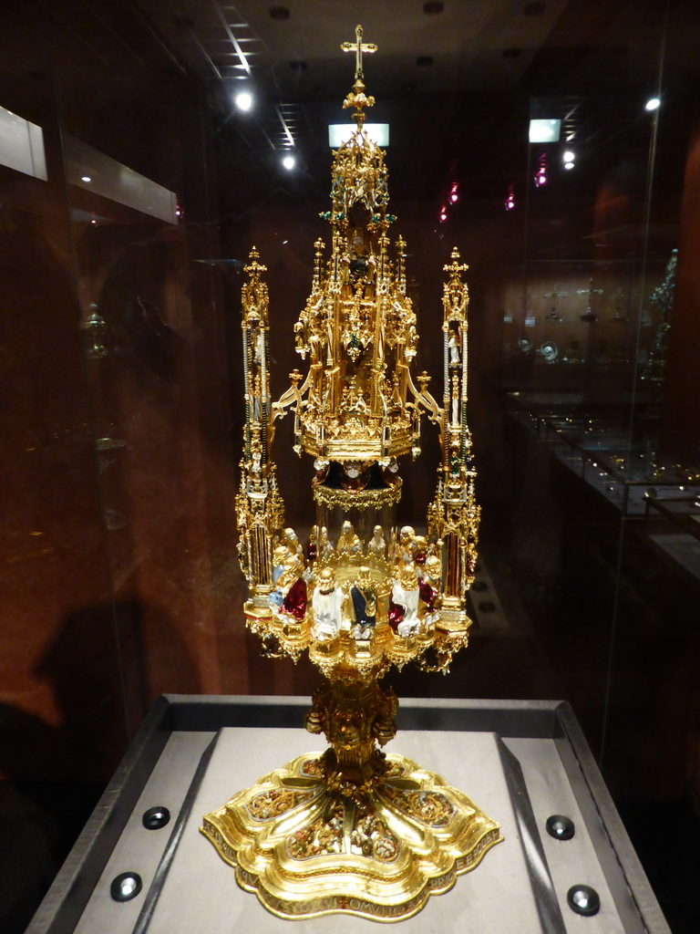 The Custódia de Belém monstrance at the second floor of the Museu Nacional de Arte Antiga museum