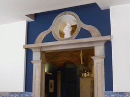 Statue above a door at the Restaurante Picanha at the Rua Janeles Verdes street