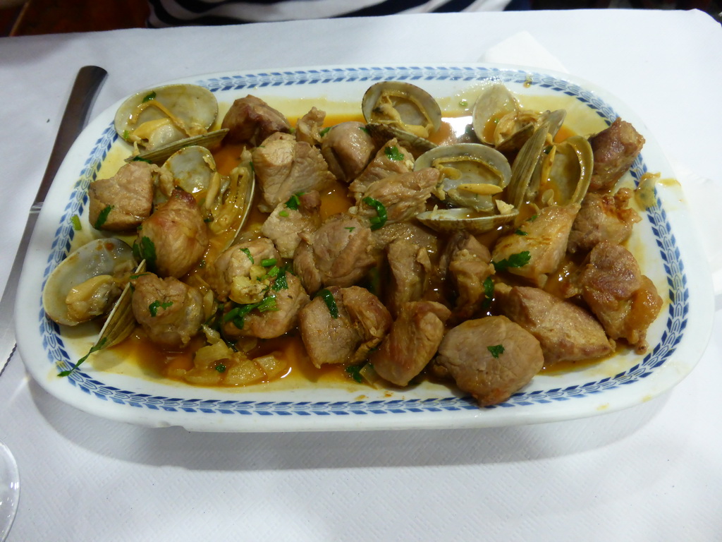 Dinner at the Restaurante O Cardo at the Avenida Fontes Pereira de Melo avenue