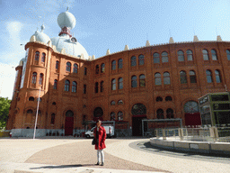 Miaomiao in front of the Praça de Touros do Campo Pequeno bullring