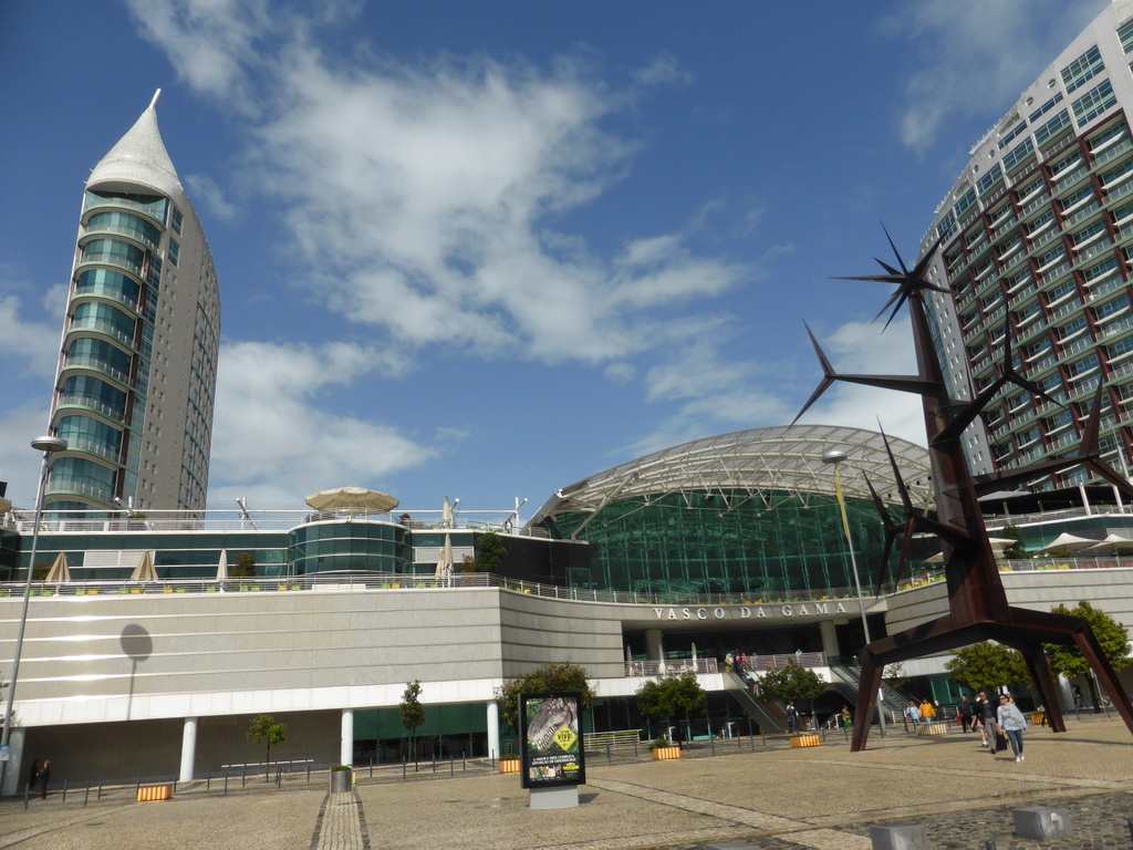 Piece of art and the front of the Vasco da Gama shopping mall at the Parque das Nações park