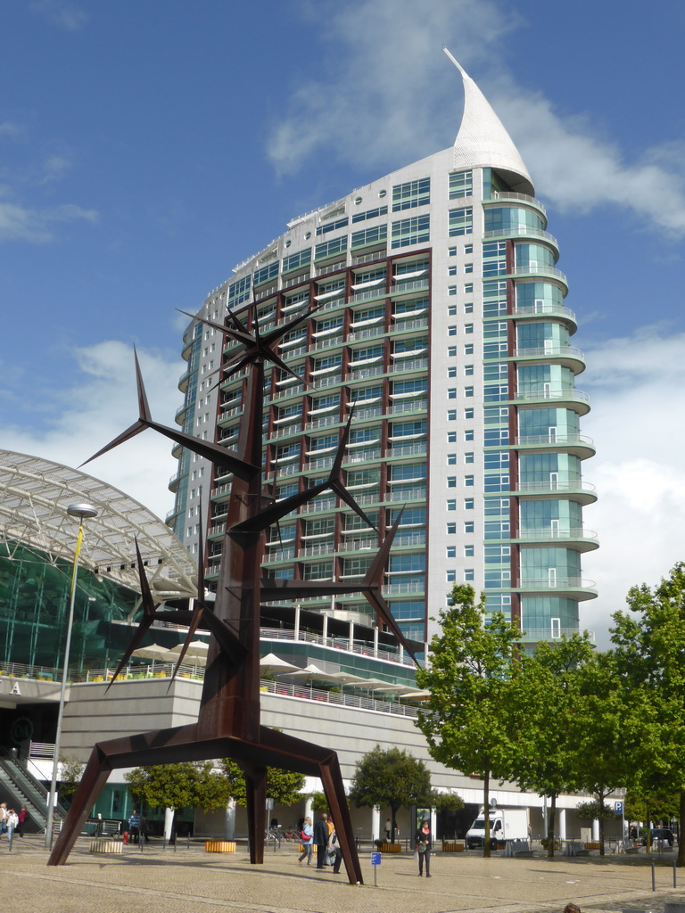 Piece of art and the front of the Vasco da Gama shopping mall at the Parque das Nações park