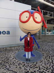 Miaomiao with the mascot Vasco in front of the Lisbon Oceanarium at the Parque das Nações park