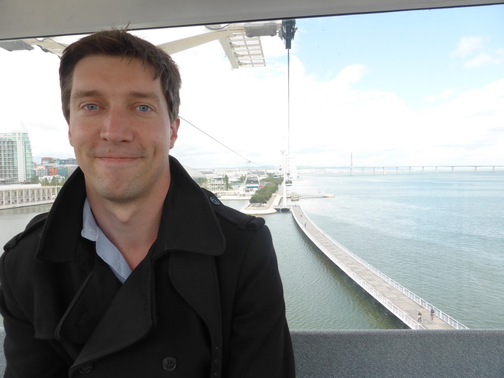 Tim in the funicular at the Parque das Nações park, with a view on the Vasco da Gama Bridge over the Rio Tejo river