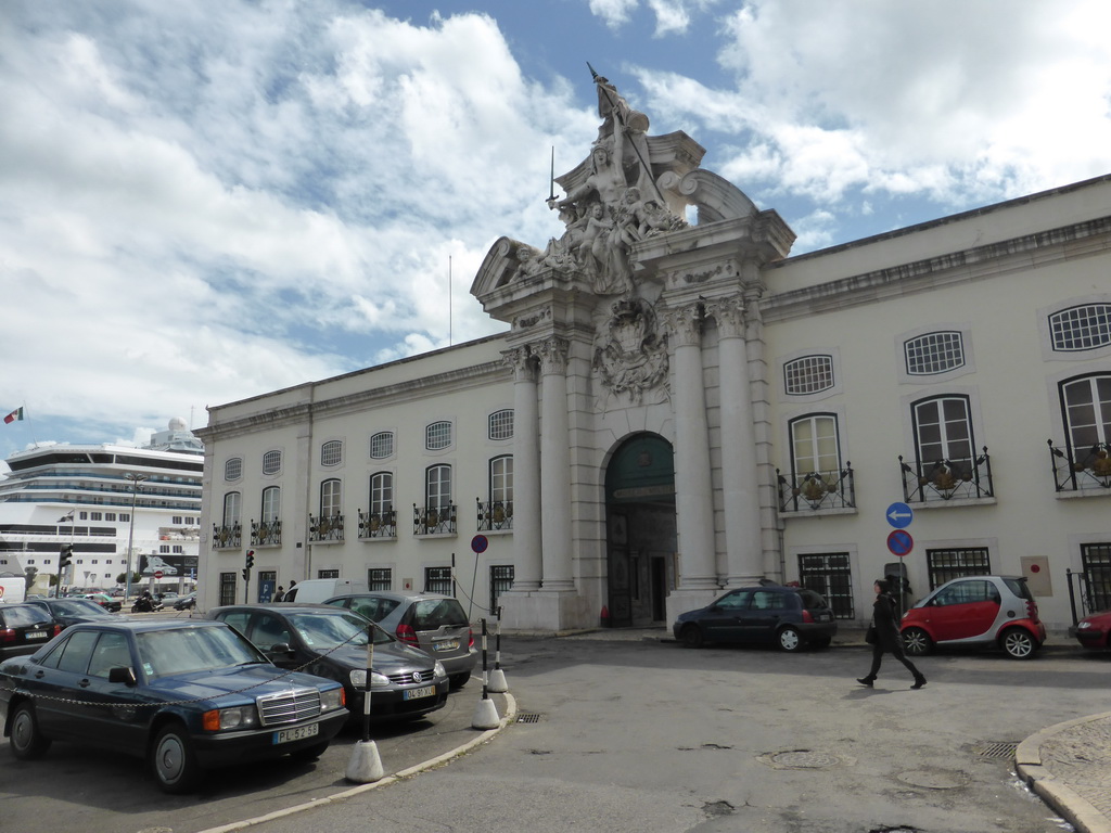 Front of the Museu Militar museum at the Largo dos Caminhos de Ferro square