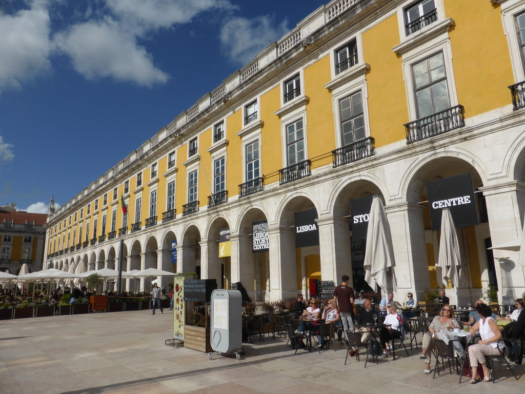 Restaurants and shops at the Praça do Comércio square