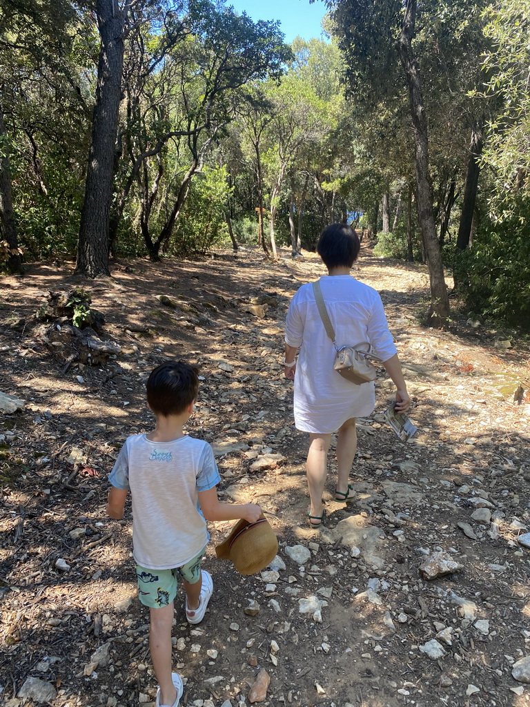 Miaomiao and Max on a path at the south side of the island