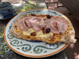 Pizza on the terrace of the Rajski Vrt restaurant