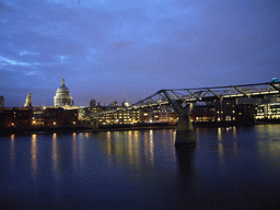 london_1_037 - 153 kb - 1024x768 - The Millennium Bridge over the Thames river and the dome of St. Paul`s Cathedral, by night The Millennium Bridge over the Thames river and the dome of St. Paul`s Cathedral, by night