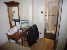 london_1_041 - 167 kb - 1024x768 - My room in the Royal Eagle Hotel My room in the Royal Eagle Hotel