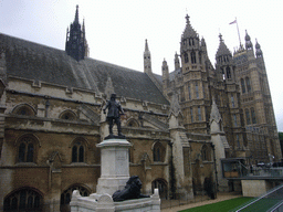 london_1_048 - 226 kb - 1024x768 - Statue of Oliver Cromwell and the north side of the Palace of Westminster Statue of Oliver Cromwell and the north side of the Palace of Westminster