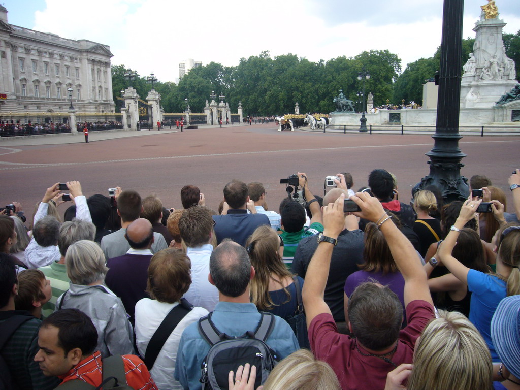 Parade at Buckingham Palace for the Queen`s Birthday, in front of the Victoria Memorial