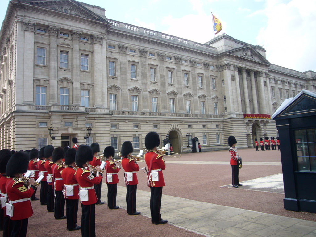 Fanfare at Buckingham Palace for the Queen`s Birthday