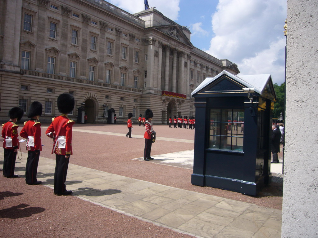 Fanfare at Buckingham Palace for the Queen`s Birthday