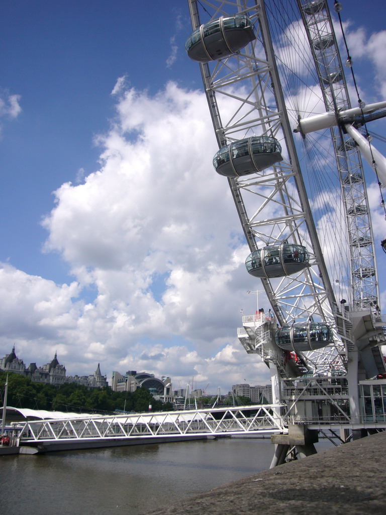 The London Eye and the Waterloo Millennium Pier at the Thames river