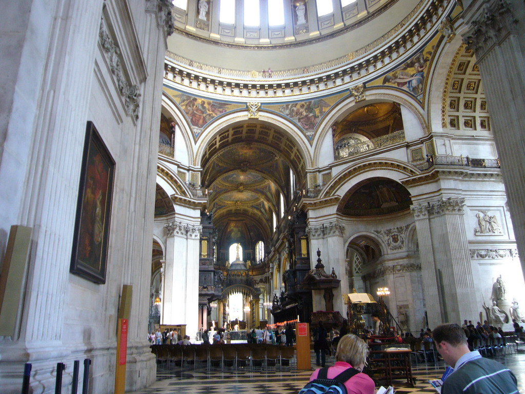 The crossing of St. Paul`s Cathedral