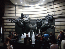 london_1_325 - 196 kb - 1024x768 - Fountain with horse statues, at the Criterion Theatre at Piccadilly Circus Fountain with horse statues, at the Criterion Theatre at Piccadilly Circus