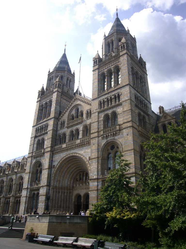 The front of the Natural History Museum