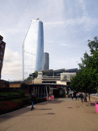 The Blackfriars Railway Bridge over the Thames river and the One Blackfriars Road building