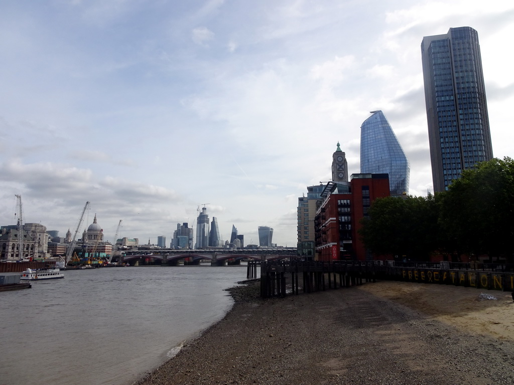 Gabriel`s Pier at Gabriel`s Beach, the Blackfriars Bridge over the Thames river, the towers and dome of St. Paul`s Cathedral, the 22 Bishopsgate building, under construction, the Leadenhall Building, the Scalpel building, the Sky Garden building and the One Blackfriars Road building, viewed from the Riverside Walkway