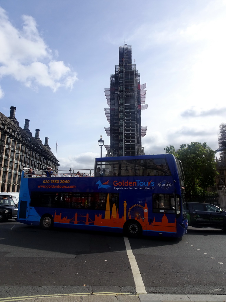 Tour bus at Parliament Square and the Big Ben, under renovation