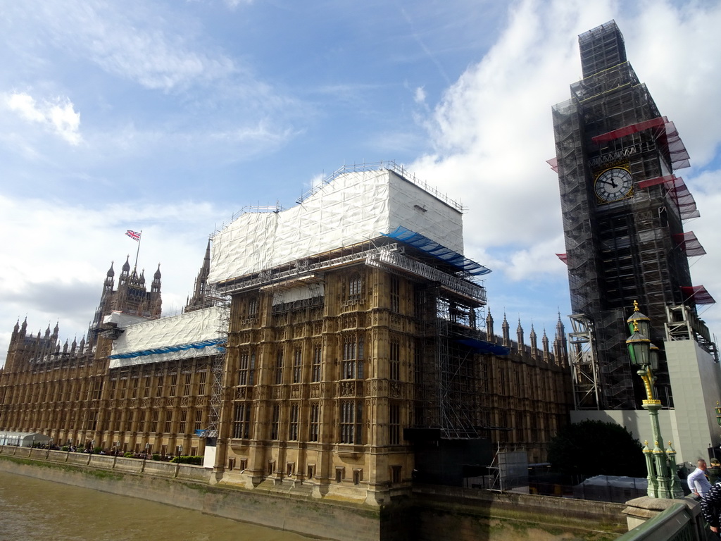 The Thames river and the Palace of Westminster with the Big Ben, viewed from the Westminster Bridge