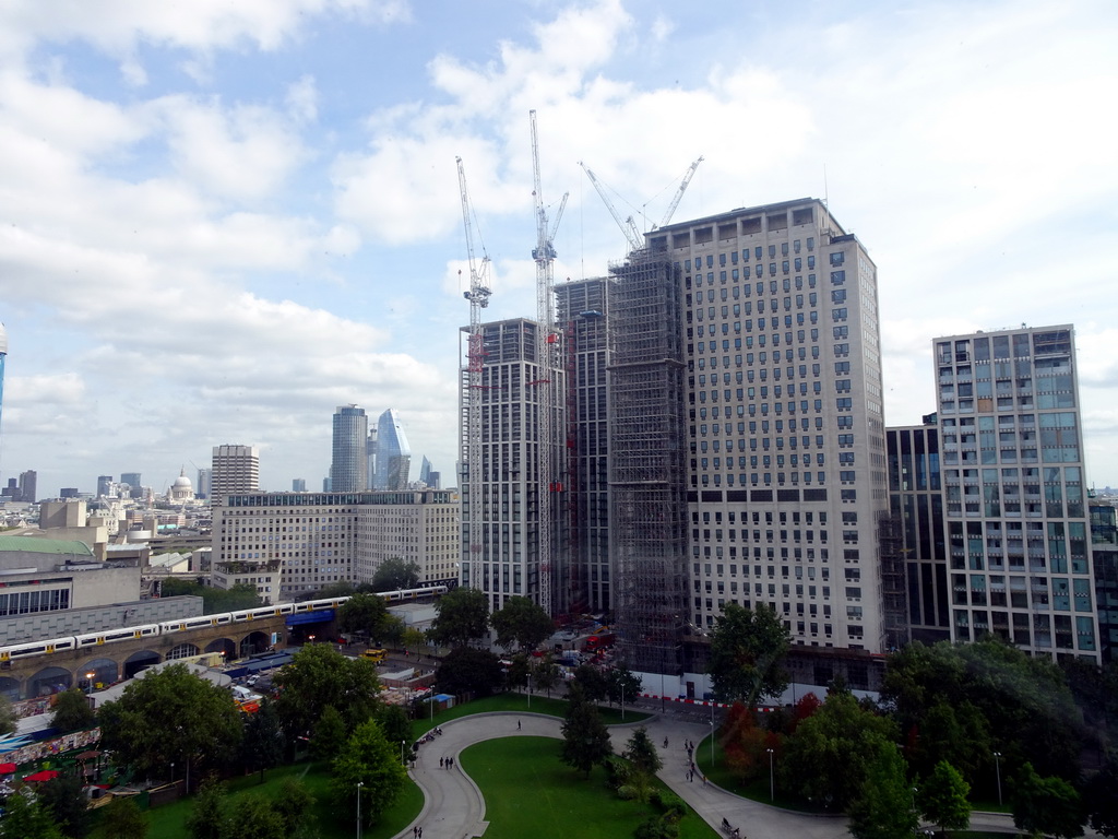 The Jubilee Gardens, the skyscrapers at Southbank Place, the towers and dome of St. Paul`s Cathedral, the South Bank Tower and the One Blackfriars Road building, viewed from capsule 17 of the London Eye
