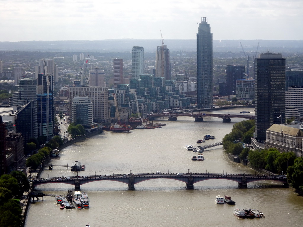 Boats in the Thames river, the Lambeth Bridge, the Vauxhall Bridge and the St. George Wharf Tower, viewed from capsule 17 of the London Eye