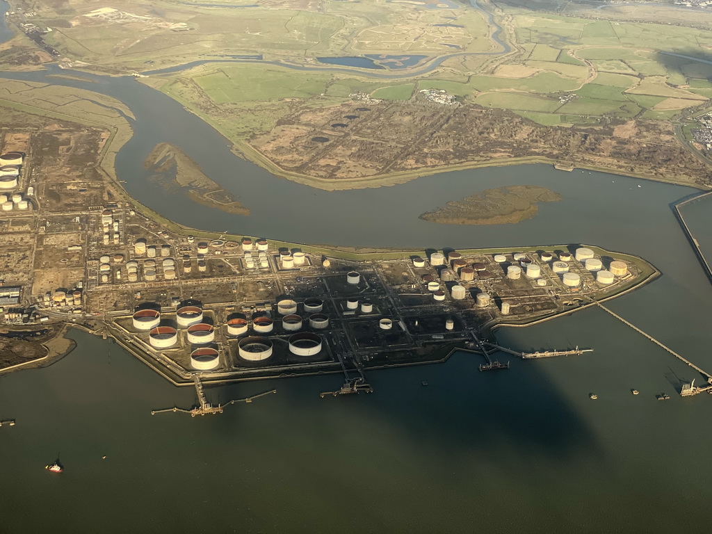 The Thames river and the former Coryton Refinery at the Thames Enterprise Park, viewed from the airplane from Amsterdam