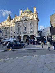 Buildings at the northwest side of the Piccadilly Circus square