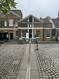 london_5_275 - 421 kb - 768x1024 -