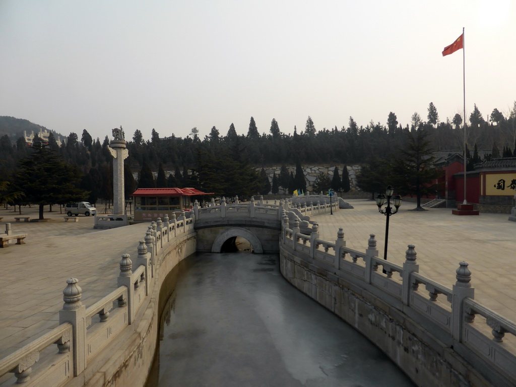 Frozen canal in front of the entrance to the Nanshan Temple