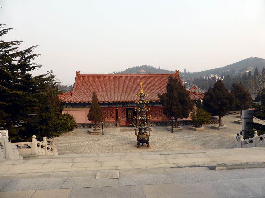 Incense burner and the back side of the front hall of the Nanshan Temple