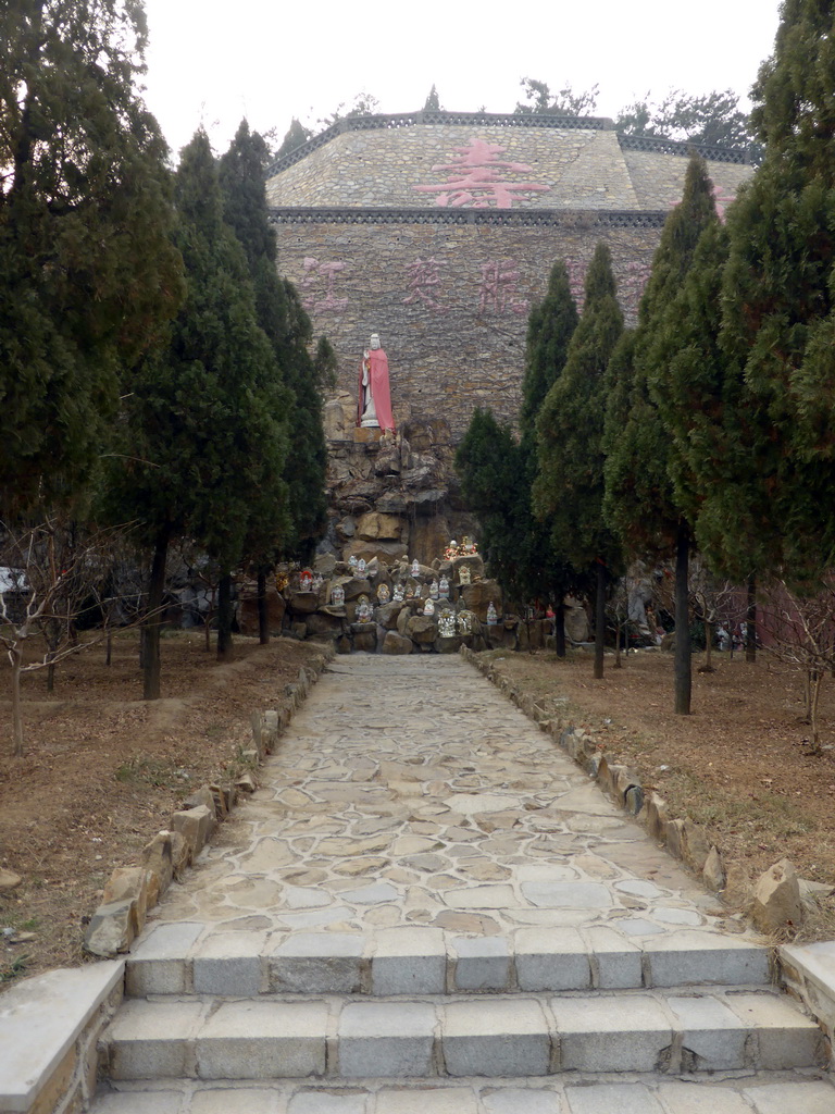 Rock with statue and statuettes at the southwestern side of the central square of the Nanshan Temple
