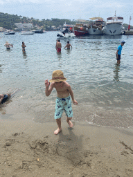 Max at the Plaa Dubrava Pracat beach and boats at the Lopud Harbour