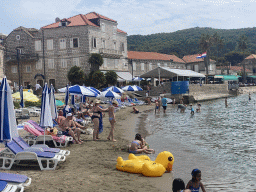 The Plaa Dubrava Pracat beach and Hotel Glavovic at the Obala Iva Kuljevana street