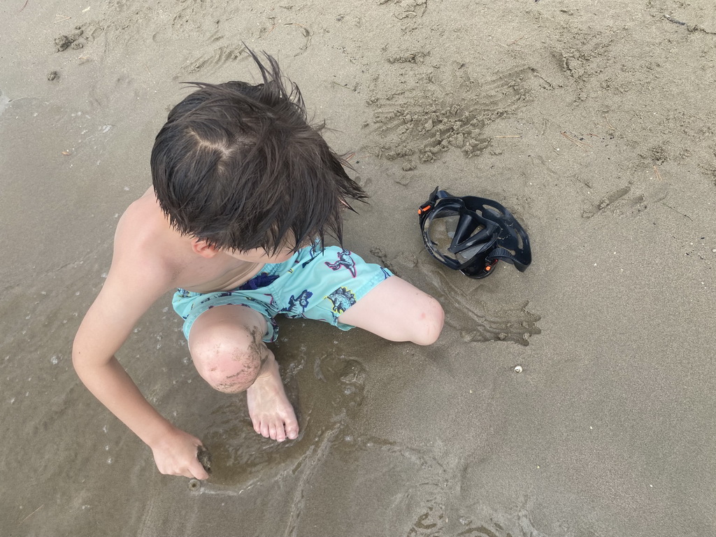 Max with goggles at the Plaa Dubrava Pracat beach