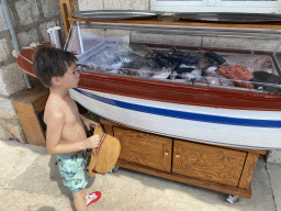 Max with fishes at Restaurant Nikica at the Biskupija street