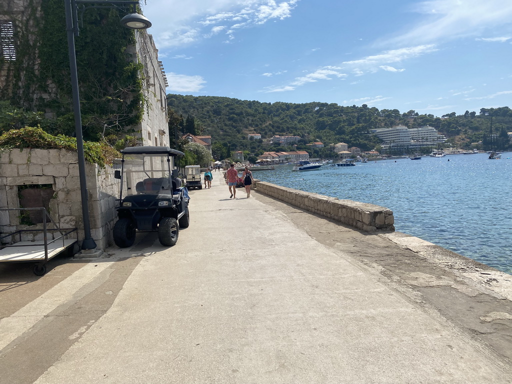 The Obala Iva Kuljevana street and the Plaa Grand beach