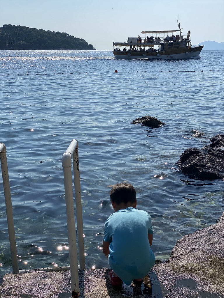 Boat leaving the Lopud Harbour and Max at the beach in front of the Church of Sveta Marija od pilice