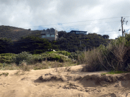 Buildins next to the Great Ocean Road at Eastern View