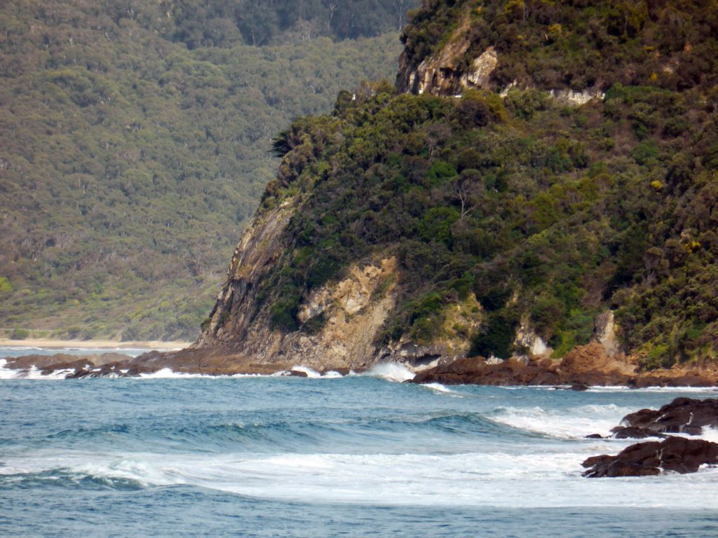 Cliffs at a viewing point next to the Great Ocean Road, near the Cumberland River Holiday Park