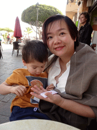 Miaomiao and Max at the terrace of the Cafetería La Plaza restaurant at the Calle del Valle Menéndez street